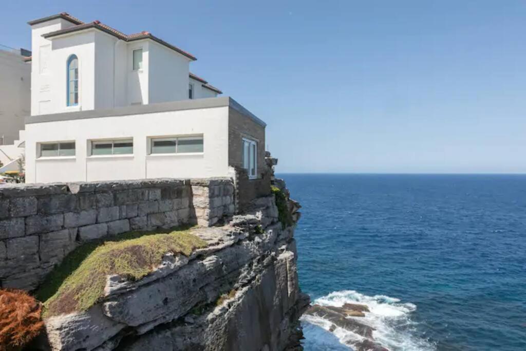 Perched On A Cliff'S Edge - Oceanfront Apartment Sydney Exterior photo